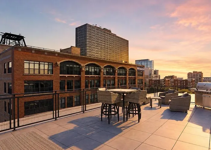 Bright 2br With Gym And Optional Parking Near Soldier Field, Museum Campus, Mccormick Place *