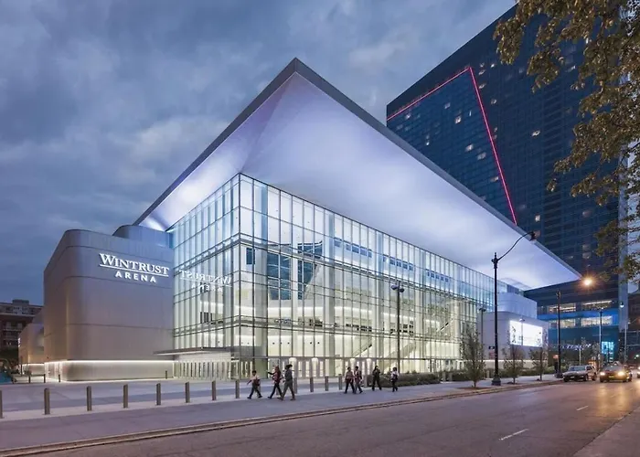 Bright 2br With Gym And Optional Parking Near Soldier Field, Museum Campus, Mccormick Place