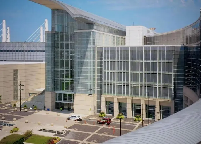 Bright 2br With Gym And Optional Parking Near Soldier Field, Museum Campus, Mccormick Place *